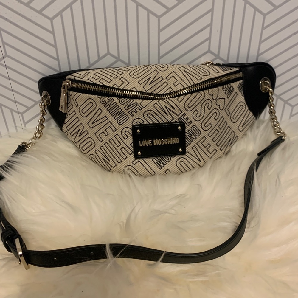 ❤️SOLD❤️Authentic Moschino belt bag